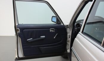 Mercedes-Benz 230E full