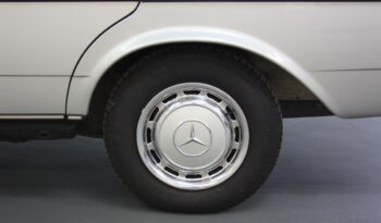 Mercedes-Benz 230E full