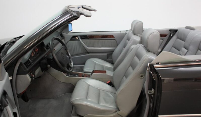 Mercedes-Benz 300 CE-24 Cabriolet full