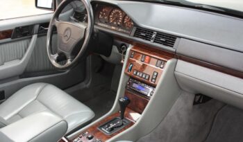 Mercedes-Benz 300 CE-24 Cabriolet full