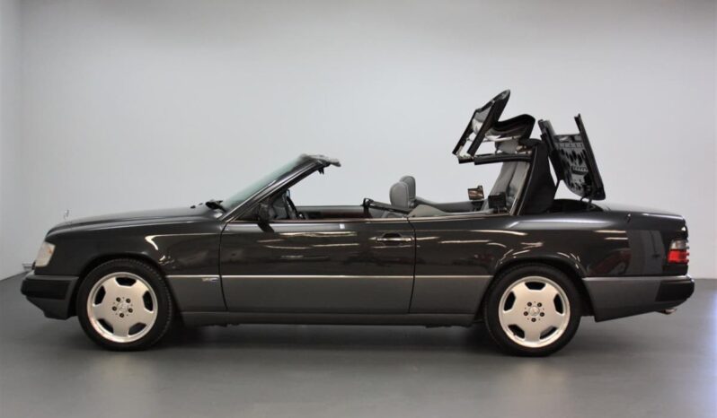 Mercedes-Benz 300 CE-24 Cabriolet full