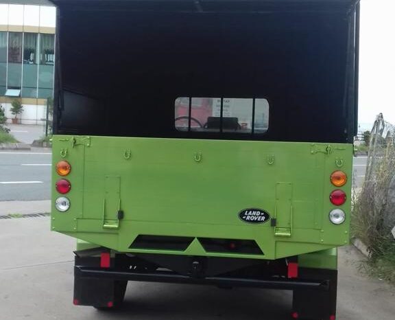 1993 Model Land Rover Defender 90 Pickup 2-door green full